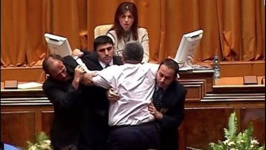 Ylli Pata: Kur dhe kush i solli grushtat në Parlamentin shqiptar?!