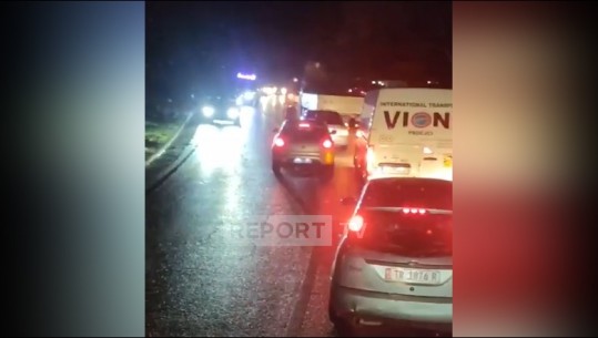VIDEO/ Përplasen tre makina në aksin rrugor Librazhd-Prrenjas, ka të plagosur