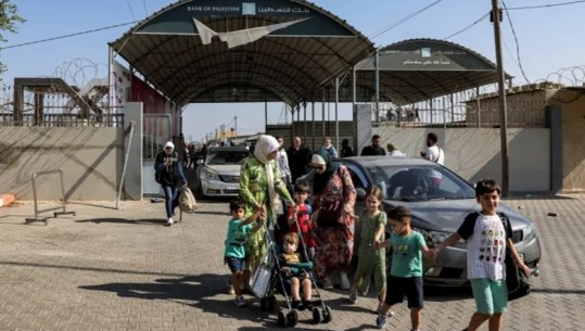 Hapet kufiri Rafah, mbi 100 shtetas të huaj dhe të plagosur largohen nga Gaza