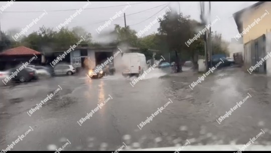 Elbasan, reshjet e shiut shkaktojnë përmbytje në disa segmente rrugore