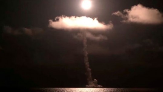 Rusia teston një raketë balistike me kapacitet bërthamor