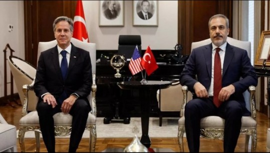 Blinken takohet me ministrin e Jashtëm turk
