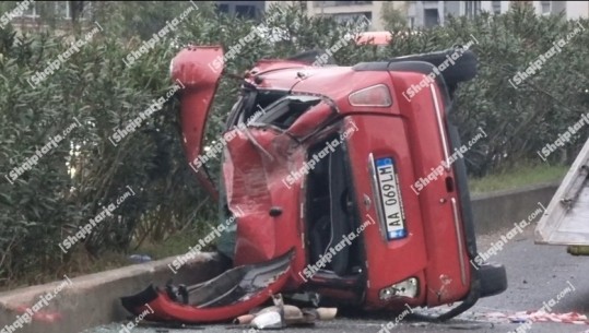 Makina e shkatërruar krejtësisht, pamjet e rënda nga aksidentit me vdekje në Tiranë