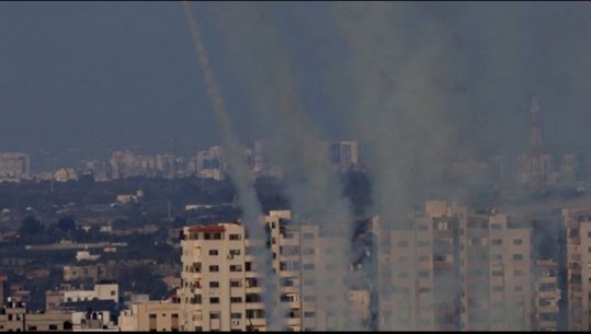 Hamasi lëshon raketa drejt zonës së Tel Avivit, dy të plagosur