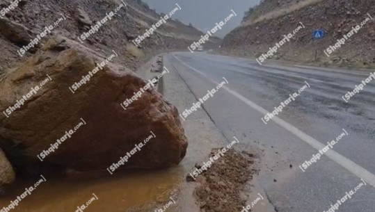 VIDEO/ Rrëshqitje gurësh në segmentin e rrugës Arbrit, Qafa e Buallit - Shupenz