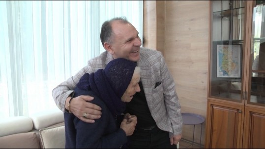 ‘Golden Eagle’ solidarizohet me rastin e nënë Nazes, i ofron ndihmë për ilaçe! 85-vjeçarja u strehua pas apelit të ‘Report tv’