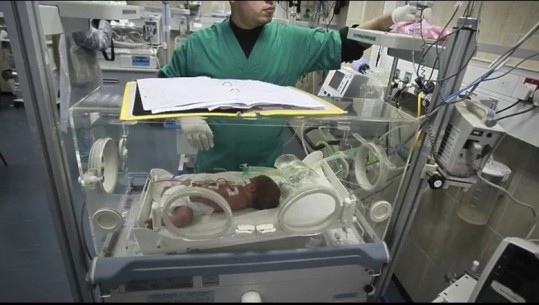 Izraeli transferon inkubatorët në spitalin al-Shifa në Gaza