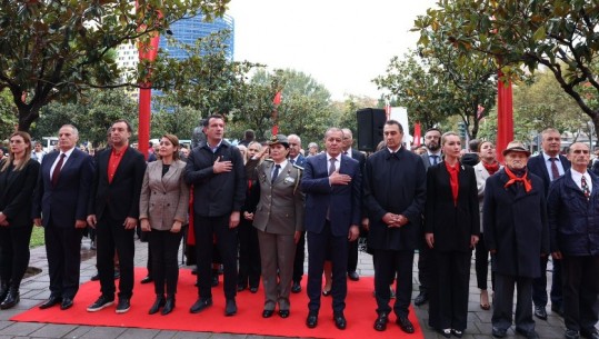 79-vjetori i Çlirimit të Tiranës/ Veliaj nderon 10 veteranë të LANÇ: Koha për te reflektuar dhe vlerësuar ata që sakrifikuan jetën për Tiranën që kemi sot
