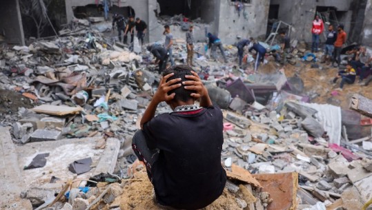 Lufta/ Sulmet izraelite në jug të Gazës, të paktën 30 të vdekur! Hamasi lëshon 250 raketa në Tel Aviv! Papa: Kemi nevojë për një armëpushim