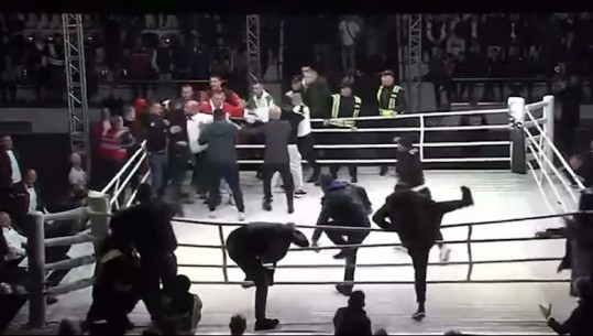 VIDEO/ Kolumbiani e goditi në pabesi, tifozët shqiptarë të Denis Nurjes sulmojnë Ramirez në ring