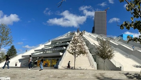 Piramida e Tiranës, dikur muze për Enver Hoxhën, sot qendër e teknologjisë