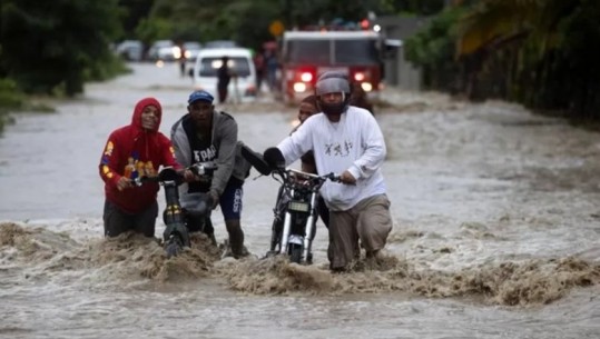 VIDEO/ Republika Domenikane përfshihet nga shirat e rrëmbyeshëm, 21 viktima