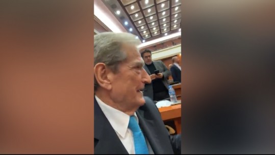 VIDEO/ Berisha live nga Kuvendi u kërkon deputetëve mbështetje: Tani edhe ju fjalime se më latë vetëm