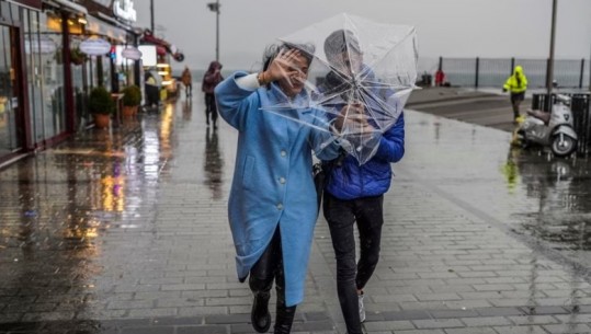Nëntë të vdekur nga stuhia në Turqi