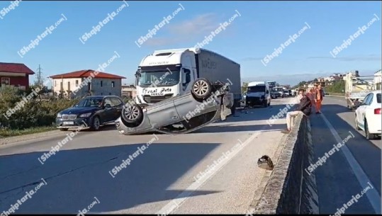 Aksident në Lushnje, mjeti 'Audi' dhe furgoni përplasen me kamionin me targa maqedonase! Plagoset një e moshuar
