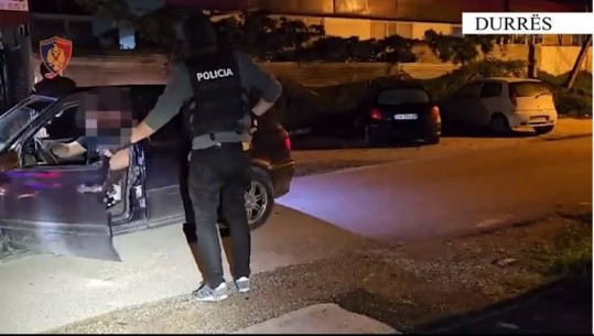 'Sundimi i Ligjit'/ Lëvizte me pistoletë në rrugët e lagjes 13, arrestohet 17 vjeçari në Durrës