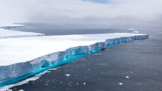 Ajsbergu më i madh në botë lëviz pas 30 vitesh