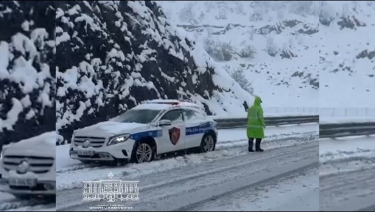 Reshjet e borës, vështirësi në qarkullimin e mjeteve në disa akse në Kukës, Shkodër dhe Dibër! Balla: Policia ka ndihmuar 21 drejtues mjetesh të bllokuar, përdorni zinxhirë