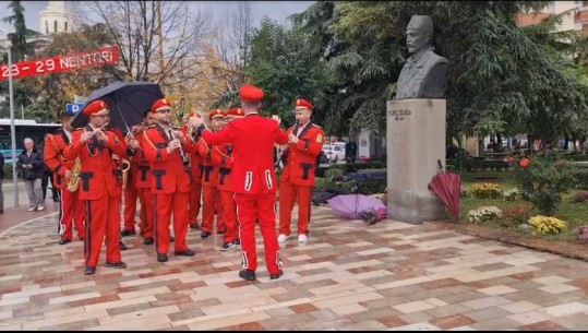 111 vjetori i Pavarësisë së Shqipërisë, mbahet ceremonia e ngritjes së flamurit në Fier