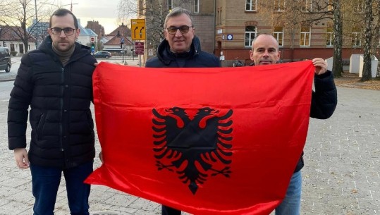 111-vjetori i Pavarësisë, shqiptarët ngrenë flamurin kuqezi në Oslo