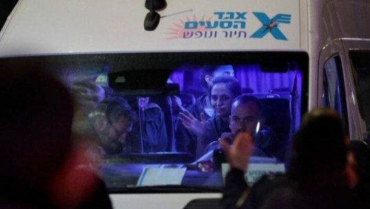 Lufta/ Sulm në stacionin e tramvajit në Jerusalem, 3 viktima, mes tyre një 16-vjeçar, 6 të plagosur! Izraeli: Marrëveshja për armëpushim vazhdon (VIDEO)