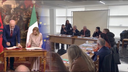 ‘Refugjatët në Lezhë’/ Debate në Këshillin Bashkiak, demokratët kundër marrëveshjes ‘Rama-Meloni’: Nuk është konsultuar me qytetarët