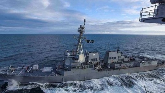 Pentagoni: Një luftanije amerikane është sulmuar në Detin e Kuq