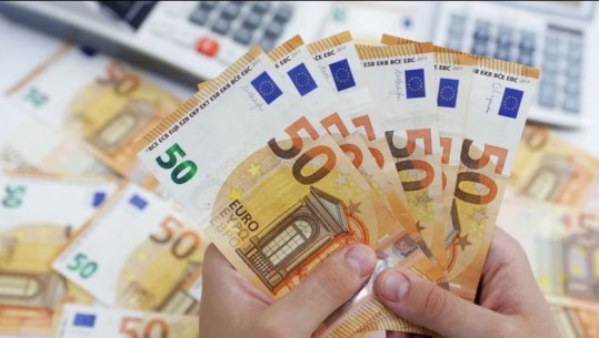 Monedha euro rifiton pikë në kursin e këmbimit por mbetet poshtë nivelit të 102 lekëve
