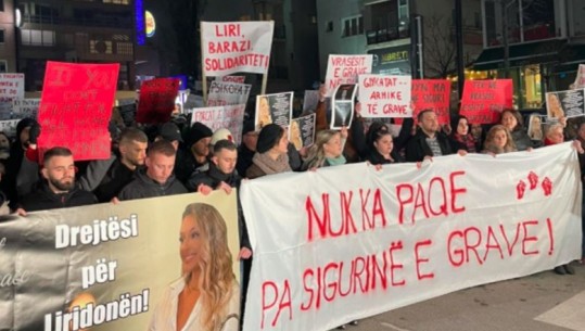'Nuk ka paqe pa sigurinë e grave'/ Vrasja e Liridonës, qytetarët protestojnë në Prishtinë: Liri, barazi, solidaritet