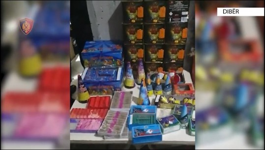 VIDEO/ Dibër, zbulohet një magazinë ku mbaheshin qindra fishekzjarrë dhe kapsolla, nën hetim pronari 