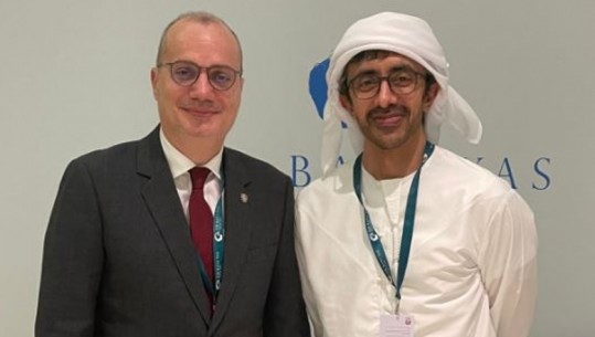 Hasani në Forumin e 14-të 'Sir Bani Yas', takon ministrin e Jashtëm të Emirateve të Bashkuara