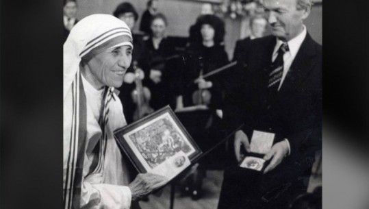 Shqiptarja e parë që fitoi çmimin prestigjioz, sot 44 vjetori i ndarjes së Nobelit për Nënë Terezën