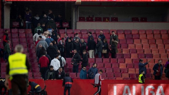 Pezullohet dueli i La Ligës në Spanjë, tifozi ndërron jetë në shkallët e stadiumit