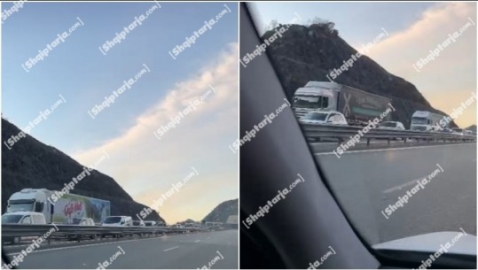 VIDEO/ 13 automjete përfshihen në aksident, trafik i rënduar në Rrugën e Kombit