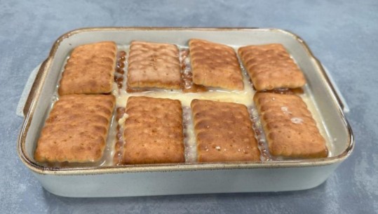 Ëmbëlsirë me biskota nga zonja Albana