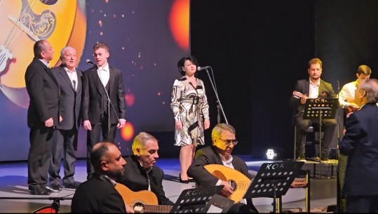 'Kur më shkon sokakut', koncert në Korçë nga Josif Minga