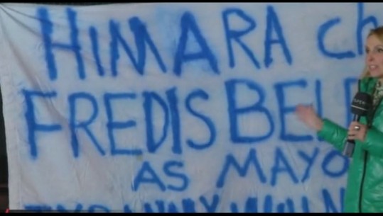 Refuzohet kërkesa e Fredi Belerit për t’u betuar, mbështetësit e tij me banderolë para Gjykatës: Tirania nuk do fitojë (VIDEO)