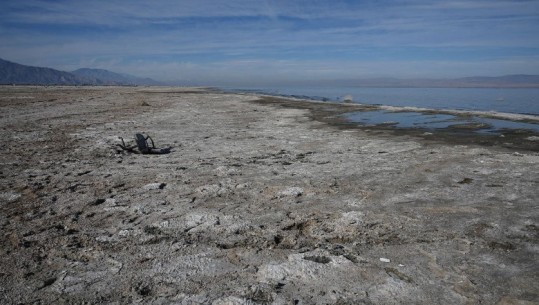 SHBA/ Studiuesit bëjnë zbulimin e madh, liqeni në Kaliforni përmban litium të mjaftueshëm për të prodhuar 375 milionë bateri elektrike