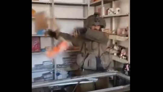 Shkatërrimi i lodrave në dyqanet e bombarduara dhe thirrjet raciste midis rrënojave! Videot që vënë në siklet ushtrinë izraelite