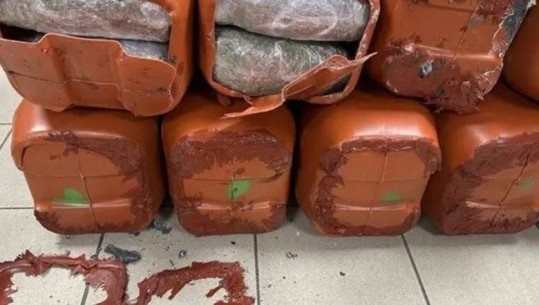 EMRAT/ Transportuan 54 kg drogë brenda bidonëve plastikë nga Shqipëria drejt Greqisë, kush janë shqiptarët që u kapën në Selanik?!