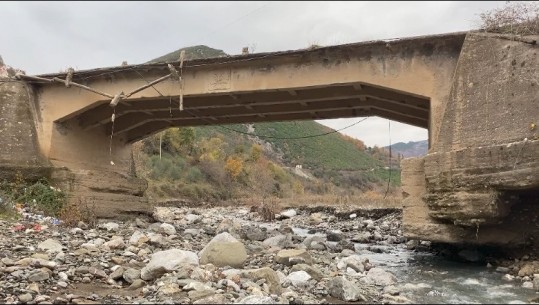 Elbasan/ Dëmtohet ura e Xibrakës që lidh 10 fshatra, banorët kërkojnë rikonstruksion: Kanë devijuar rrugën, ka rrezik për aksidente