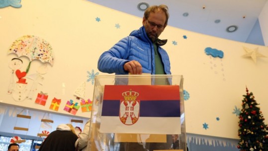 Zgjedhjet në Serbi, Brnabiç shpall fitoren: Marrim më shumë se 125 deputetë! Projeksionet nxjerrin partinë e Vuçiç fituese, shqiptari Shaip Kamberi ruan mandatin