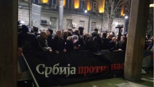 Opozita serbe kërkon anulimin dhe përsëritjen e zgjedhjeve në Beograd, nisin protestat dhe greva e urisë