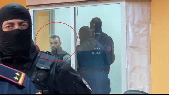 Vrasja në burgun e Peqinit, Sokol Mjacaj vrau Arben Lleshin pak minuta pasi mësoi se do izolohej në 41 Bis! 90 minuta negociata me drejtorin  
