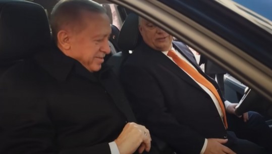 VIDEO/ Hungari, Erdogan takohet me kryeministrin Orban, shkëmbejnë dhurata me njëri-tjetrin