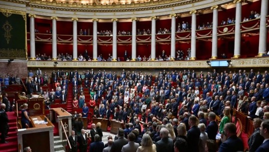 Franca miraton ligjin kontrovers për migrimin, vështirësohet tërheqja e familjarëve të emigrantëve dhe marrja e shërbimeve nga shteti 