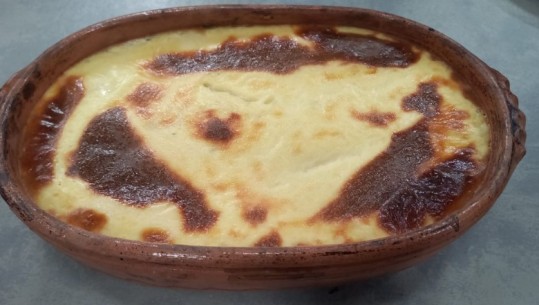 Tavë me pure patate, djathë dhe beshamel nga zonja Albana