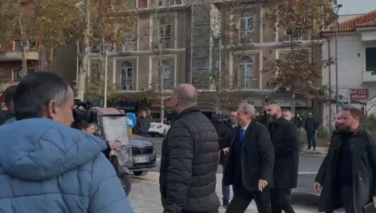 Sot seanca për heqjen e imunitetit të tij, Berisha mbërrin në Kuvend