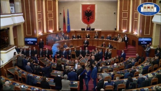 Me 75 vota pro, Kuvendi i heq imunitetin Sali Berishës, i hapet rruga për arrestim për aferën Partizani  