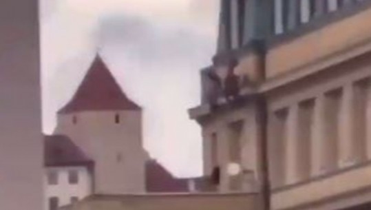 VIDEO/ Sulmi në Pragë, studentët hidhen nga dritarja për t’i shpëtuar të shtënave